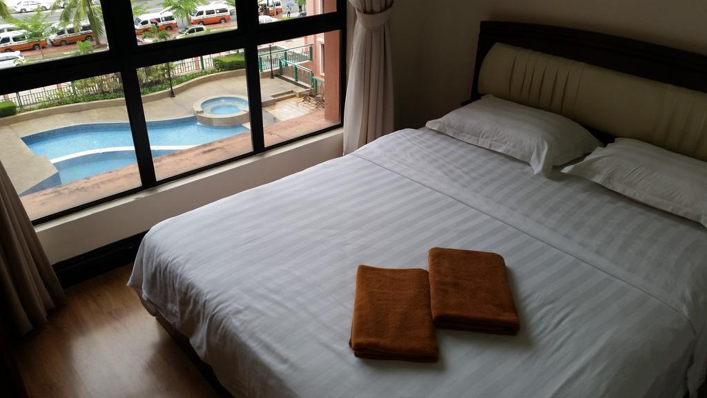Marina Court Kota Kinabalu- Bigger Group Stay Together- 6 Bedroom Apartments Room photo