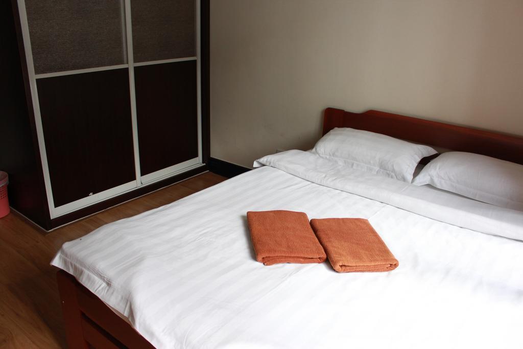 Marina Court Kota Kinabalu- Bigger Group Stay Together- 6 Bedroom Apartments Room photo